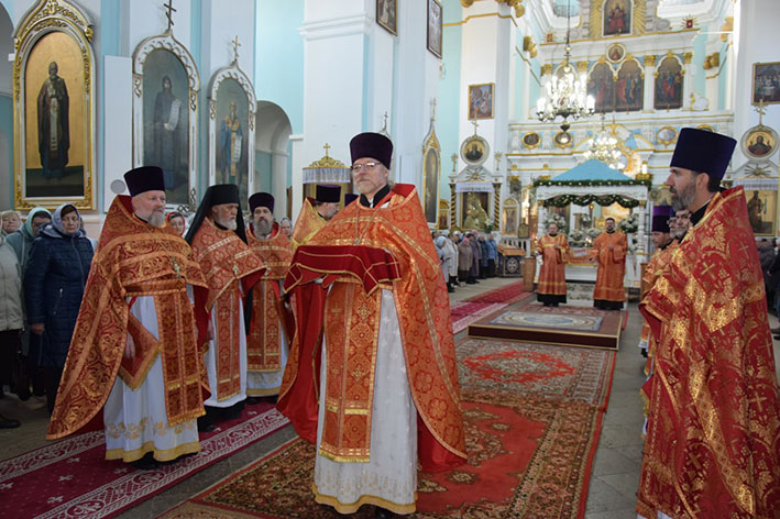 episkop-polotskiy-i-glubokskiy-ignatiy-vozglavil-prazdnichnuyu-bozhestvennuyu-liturgiyu-v-sobore-rozh_1