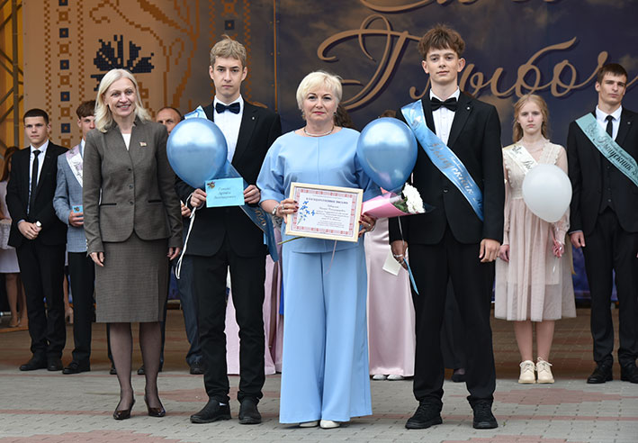 proshchanie-so-shkoloy-yarkiy-prazdnik-dlya-vypusknikov-glubokogo_21