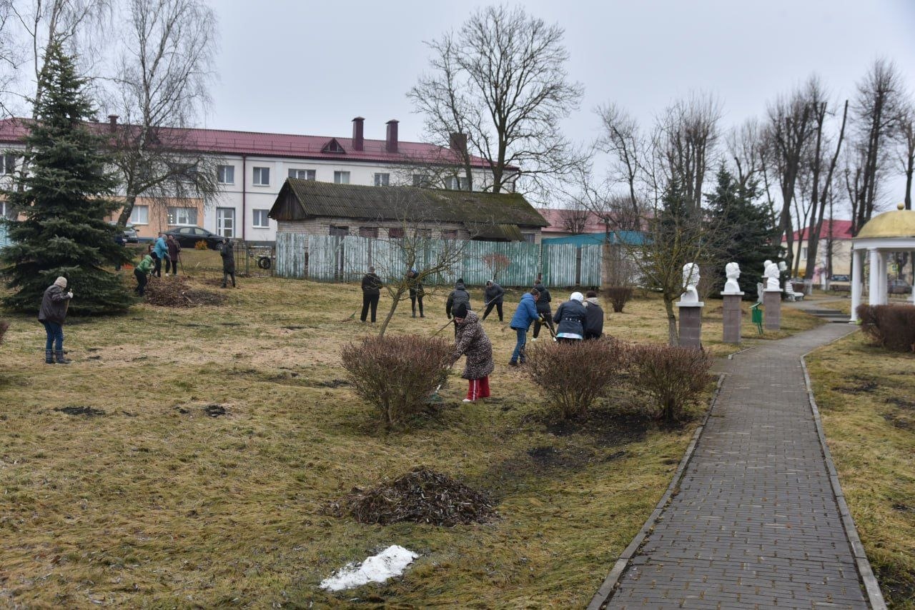 v-glubokskom-rayone-traditsionnyy-vesenniy-subbotnik_1