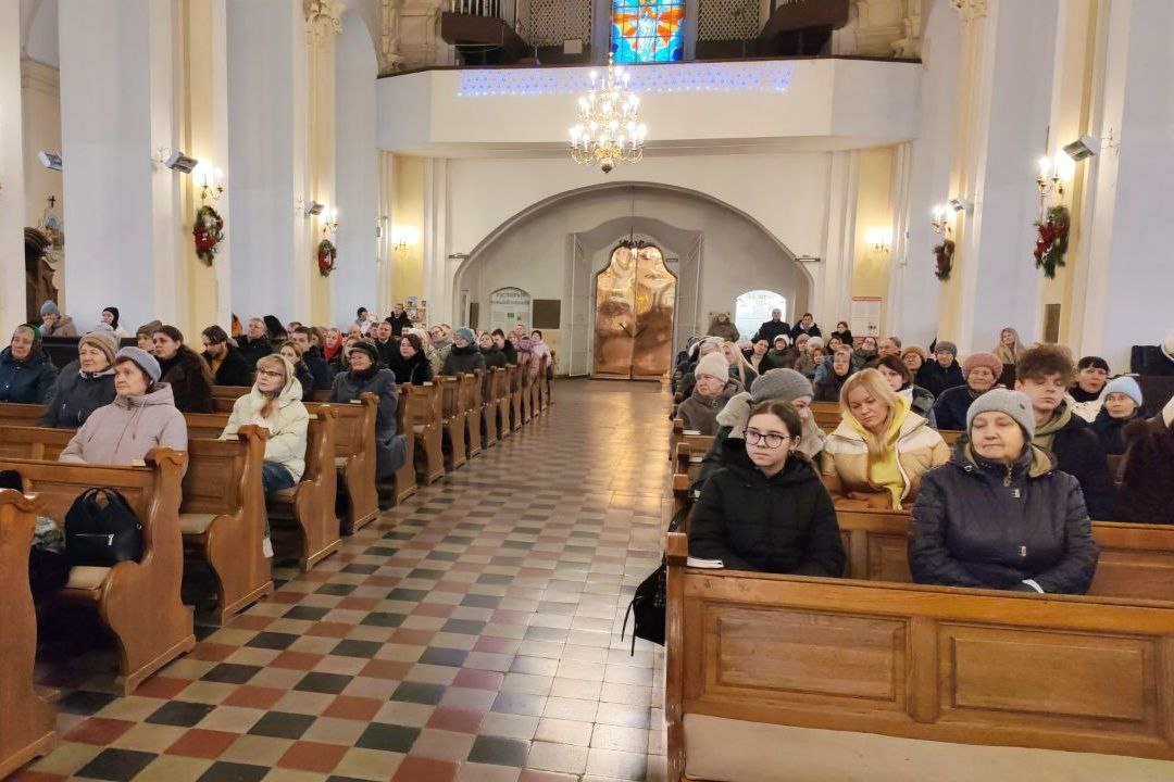 rukovodstvo-glubokskogo-rayona-pozdravilo-glubochan-khristian-katolicheskoy-very-so-svetlym-prazdnik_1