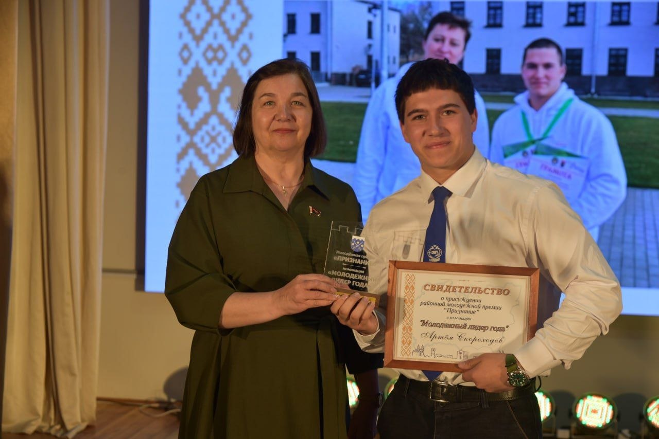 v-glubokom-nazvali-laureatov-traditsionnoy-rayonnoy-molodezhnoy-premii-priznanie_0