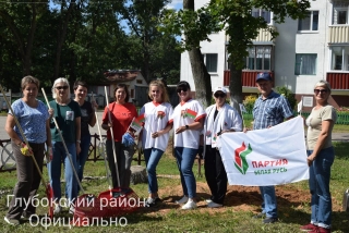 Санитарный день: глубочане вышли на
субботник