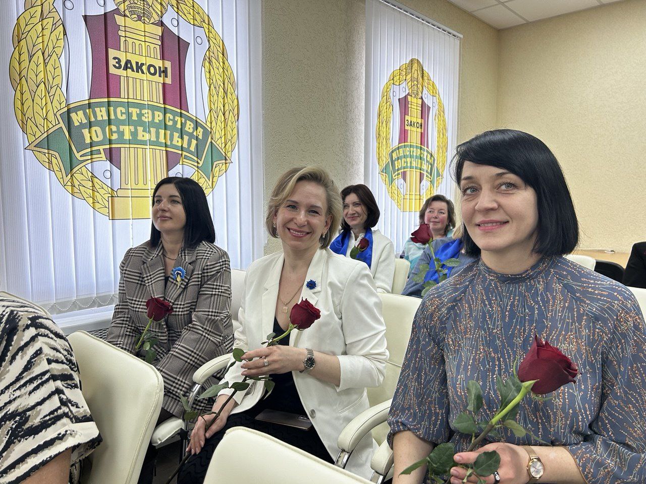o-zhenshchiny-slavim-vash-trud-kruglyy-stol-priurochennyy-k-zhenskomu-dnyu-proshel-v-glubokskom-arkh_5