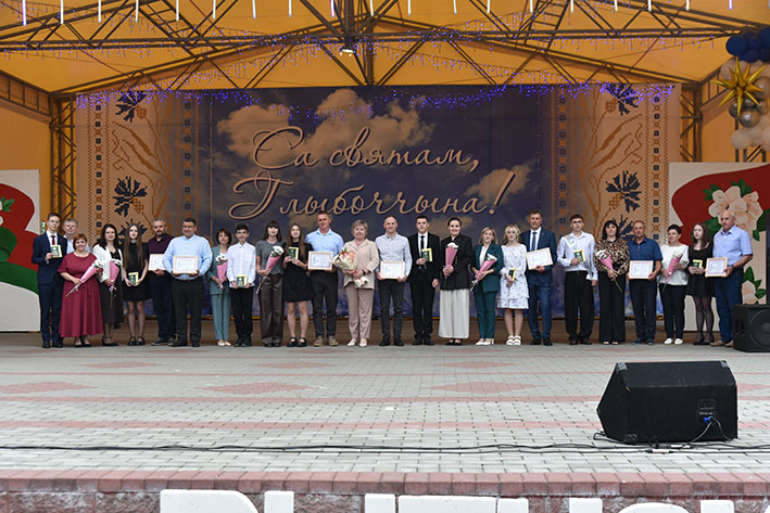 proshchanie-so-shkoloy-yarkiy-prazdnik-dlya-vypusknikov-glubokogo_15