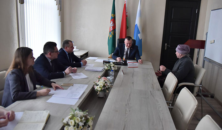 deputat-anatoliy-sivko-provel-priem-grazhdan-v-glubokom-i-posetil-glubokskiy-khlebozavod_0