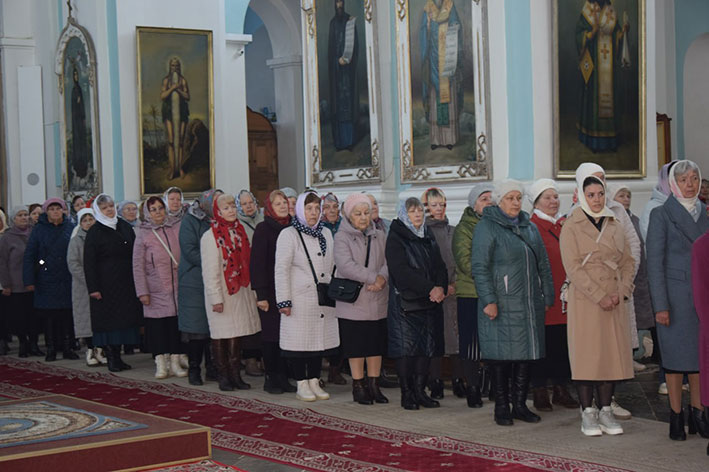 episkop-polotskiy-i-glubokskiy-ignatiy-vozglavil-prazdnichnuyu-bozhestvennuyu-liturgiyu-v-sobore-rozh_3