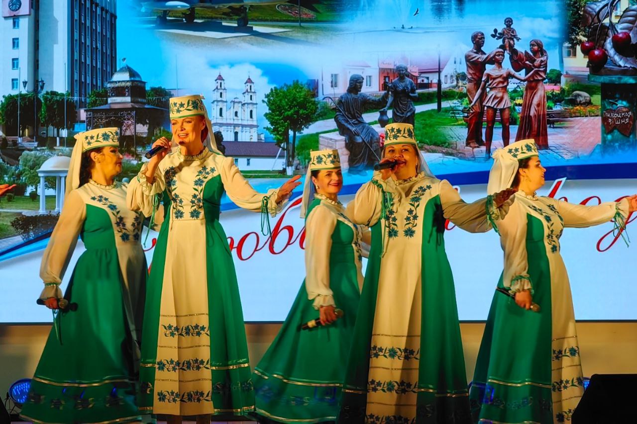torzhestvennoe-meropriyatie-posvyashchennoe-85-letiyu-glubokskogo-rayona-proshlo-v-gorodskom-dome-ku_16