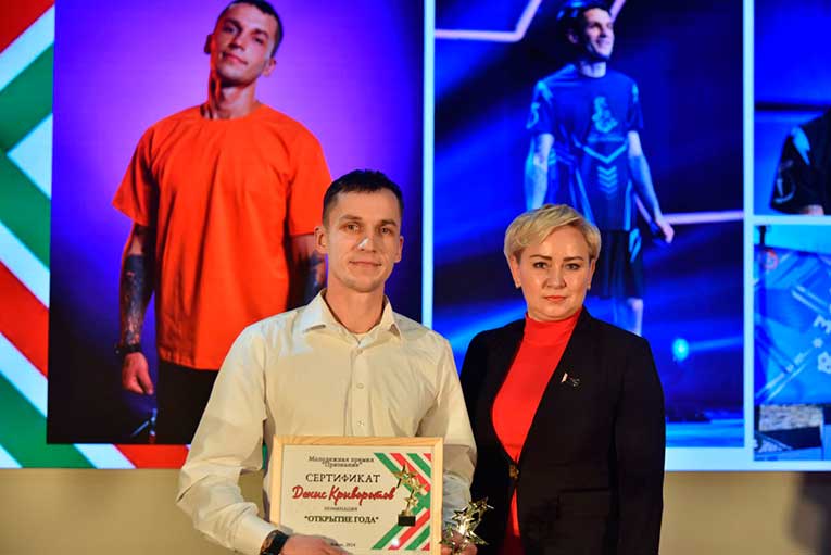 torzhestvennaya-tseremoniya-vrucheniya-molodezhnoy-premii-priznanie-proshla-v-glubokom_3