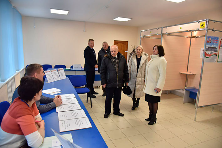nablyudateli-sng-otsenili-khod-dosrochnogo-golosovaniya-v-glubokskom-rayone_1