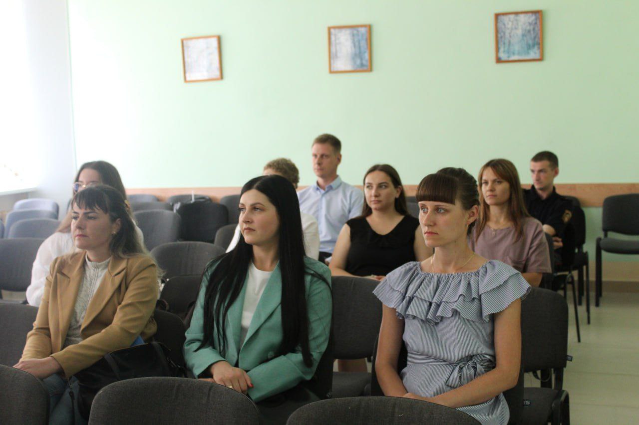 otkrytyy-dialog-molodezh-glubochchiny-vstretilas-s-valeriem-giro-direktorom-khlebozavoda-deputatom-g_0