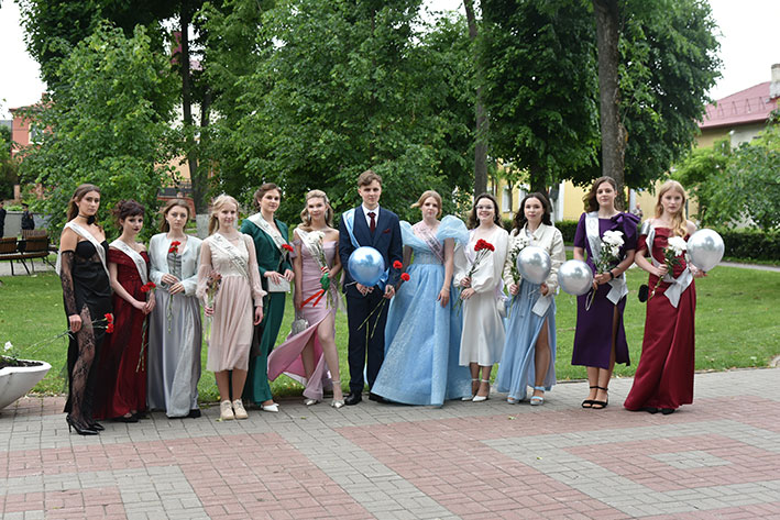 proshchanie-so-shkoloy-yarkiy-prazdnik-dlya-vypusknikov-glubokogo_19