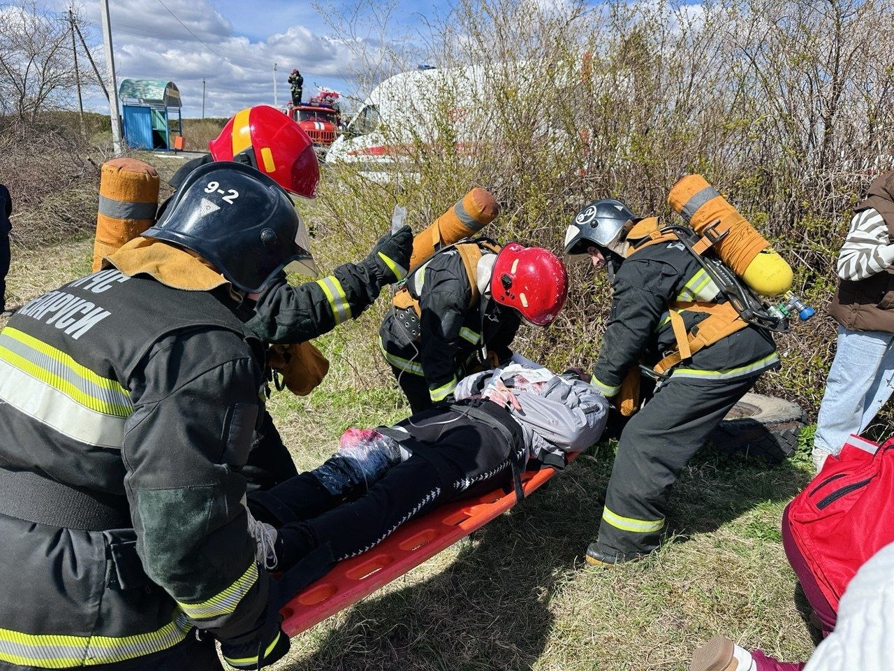 taktiko-spetsialnye-ucheniya-po-reagirovaniyu-na-krupnoe-dtp-proshli-v-glubokskom-rayone_5