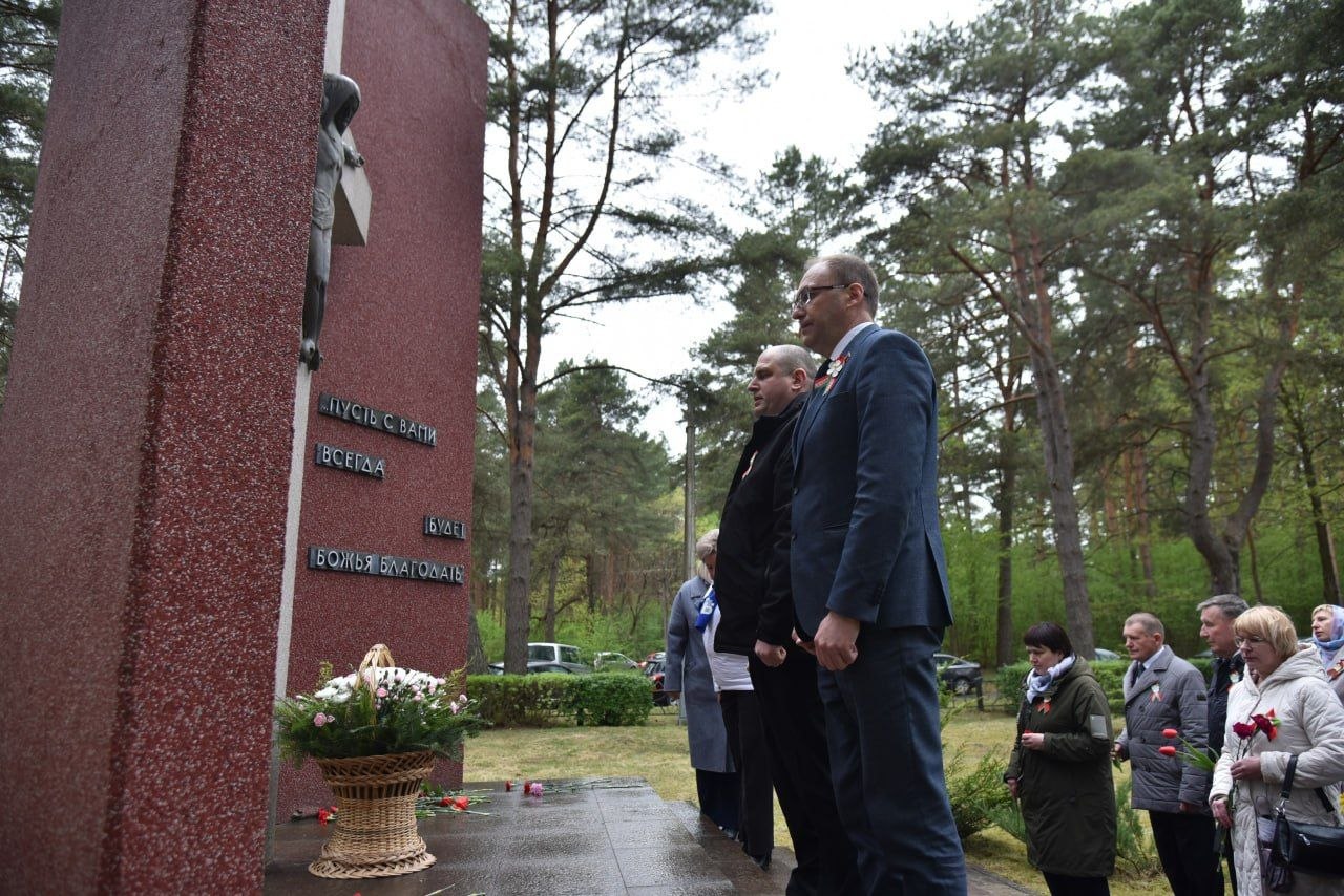 pamyat-vysechennaya-v-kamne-i-serdtsakh-v-urochishche-borok-proshel-miting-rekviem_2