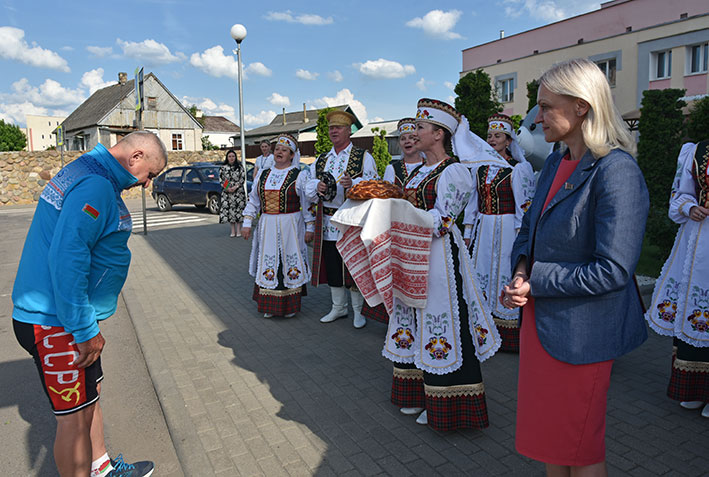 pamyat-kotoruyu-nesut-cherez-vsyu-stranu-glubokoe-stalo-chastyu-vazhnogo-marshruta_7