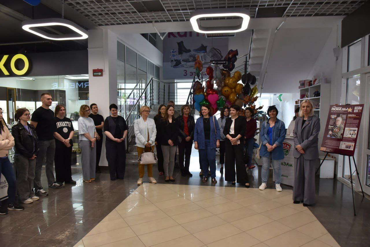 v-glubokom-otkrylas-mobilnaya-vystavka-stranitsy-pobedy_3