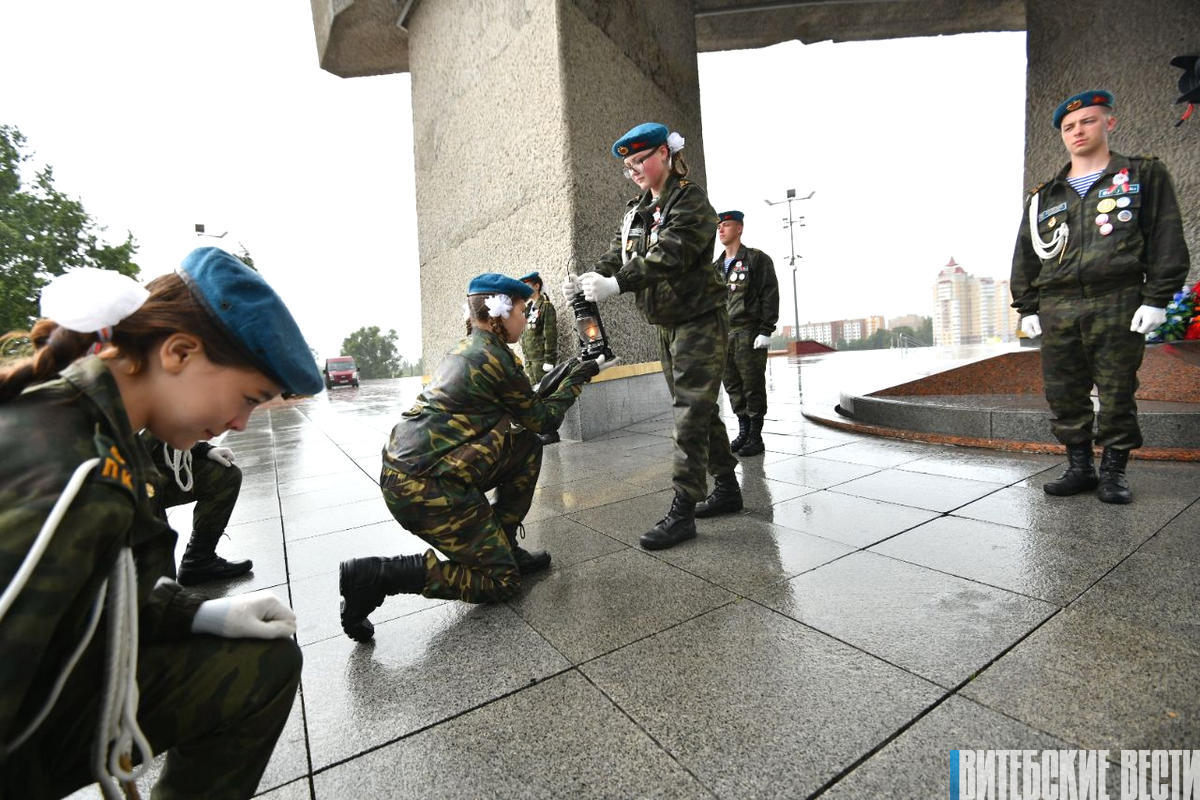 «Свечу памяти» пронесли по улицам Витебска