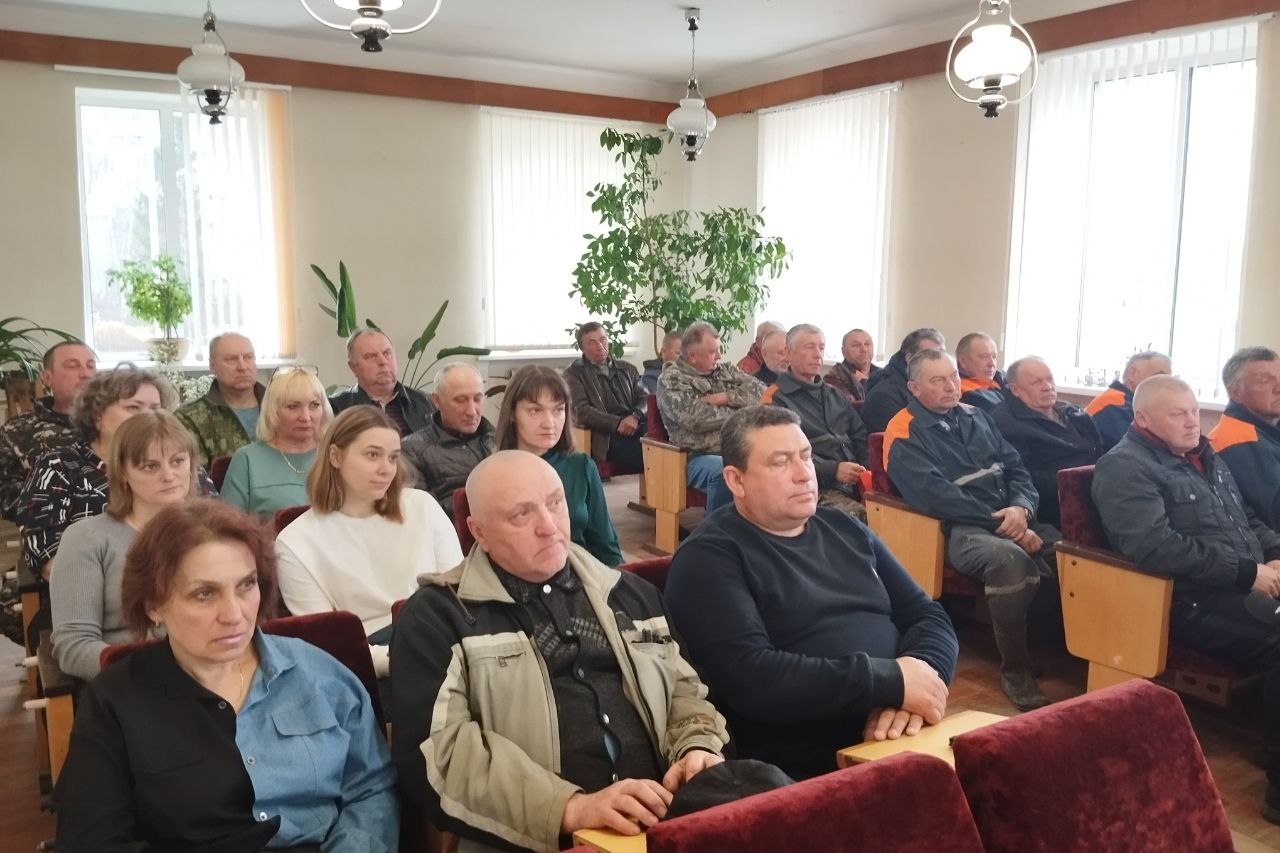 oblastnye-i-rayonnye-informatsionnye-gruppy-posetili-trudovye-kollektivy-glubochchiny_1