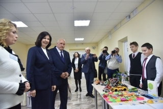 У рамках рабочага візіту ў Глыбоцкі раён Старшыня Савета Рэспублікі Нацыянальнага сходу Рэспублікі Беларусь Наталля Качанава правяла сустрэчу з педагагічным калектывам і навучэнцамі старэйшых класаў раённай гімназіі