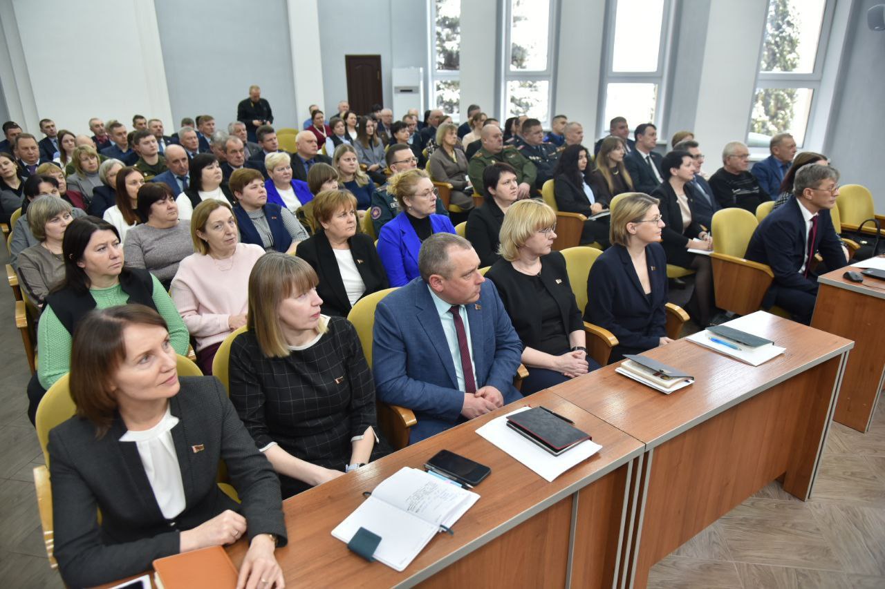 predsedatel-palaty-predstaviteley-natsionalnogo-sobraniya-respubliki-belarus-igor-sergeenko-provel-v_0