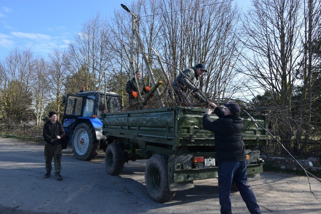 respublikanskiy-subbotnik-proshel-v-glubokskom-rayone-fotofakt_6