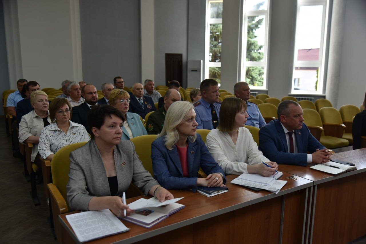 v-glubokom-proshla-ocherednaya-sessiya-rayonnogo-soveta-deputatov_0