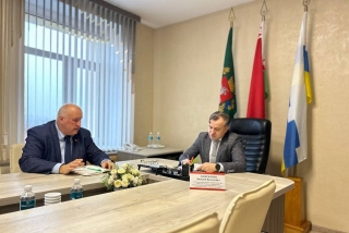 Личный прием граждан и прямую
телефонную линию в Глубокском райисполкоме провел Дмитрий Заверженец