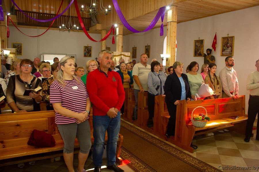 v-agrogorodke-chernevichi-14-sentyabrya-v-kostele-vozdvizheniya-svyatogo-kresta-otprazdnovali-parafi_0