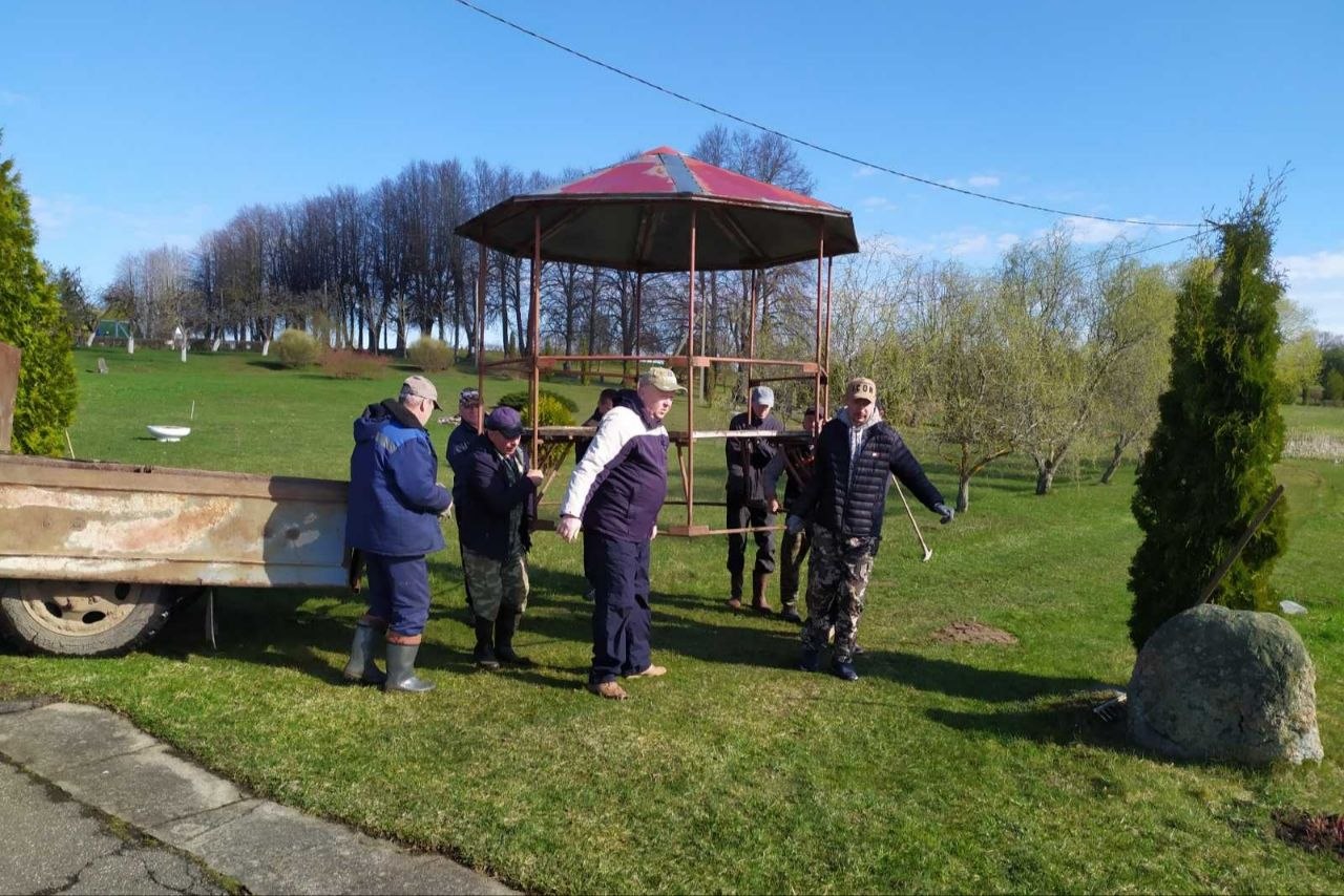 respublikanskiy-subbotnik-proshel-v-glubokskom-rayone-fotofakt_13