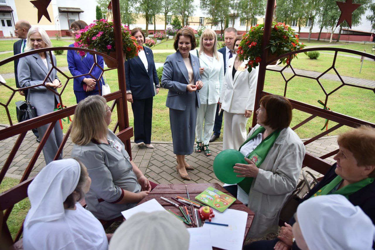 natalya-pavlyuchenko-ministr-truda-i-sotsialnoy-zashchity-respubliki-belarus-s-rabochim-vizitom-pose_11