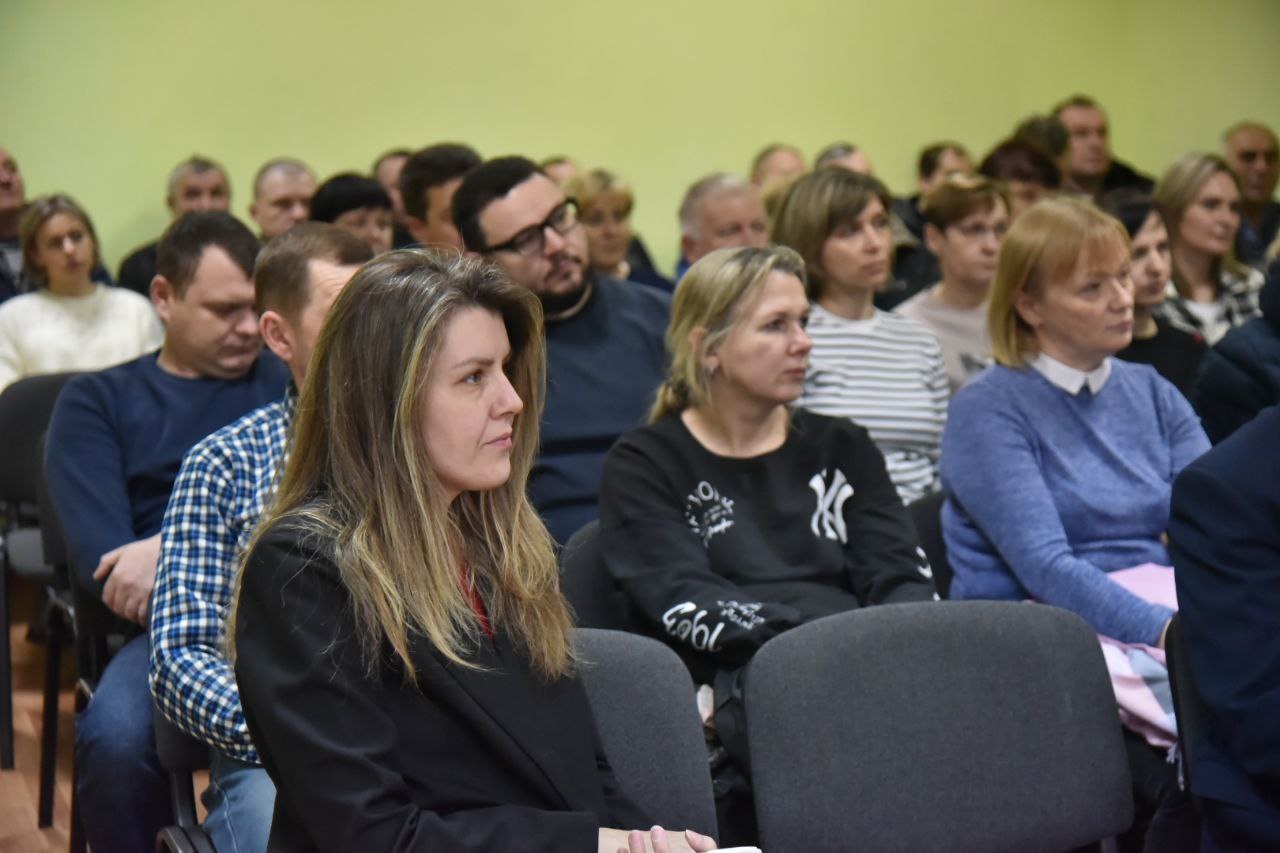 natalya-markovich-vstretilas-s-trudovymi-kollektivami-rayona-i-obsudila-khod-elektoralnoy-kampanii_1