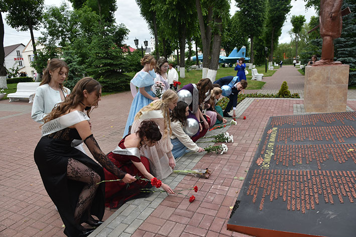 proshchanie-so-shkoloy-yarkiy-prazdnik-dlya-vypusknikov-glubokogo_6