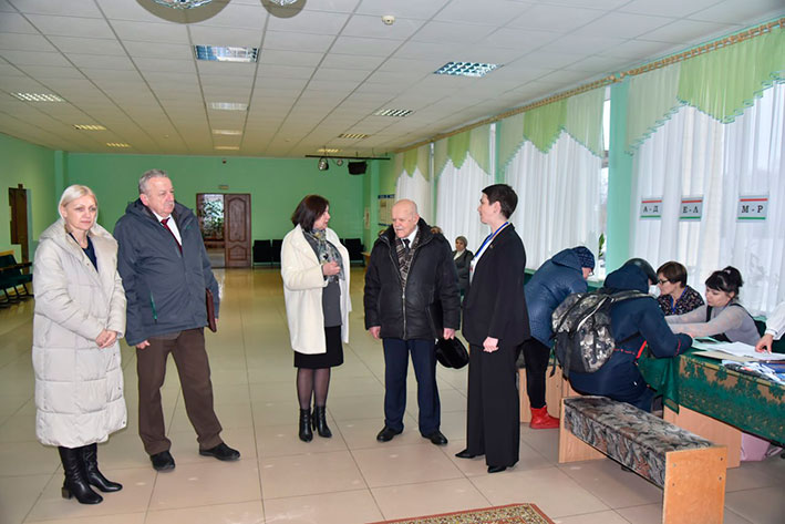 nablyudateli-sng-otsenili-khod-dosrochnogo-golosovaniya-v-glubokskom-rayone_2
