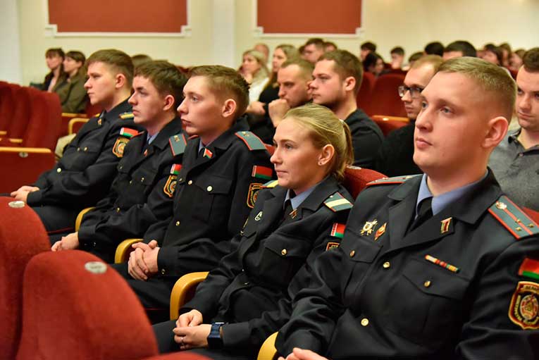 torzhestvennaya-tseremoniya-vrucheniya-molodezhnoy-premii-priznanie-proshla-v-glubokom_1