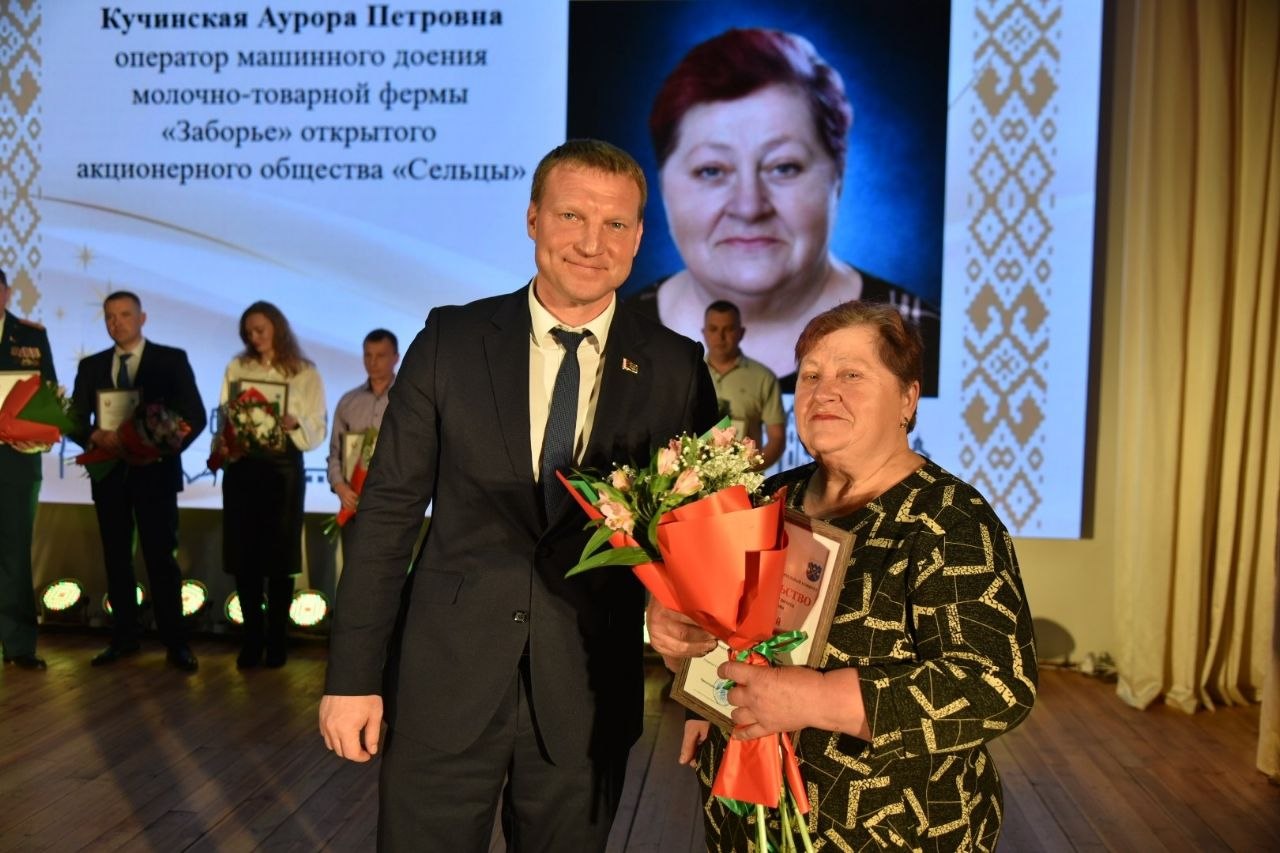 v-glubokom-chestvovali-laureatov-rayonnoy-doski-pochyeta_15