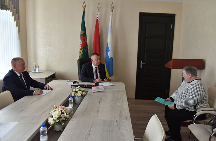 deputat-palaty-predstaviteley-posetil-glubokskiy-rayon-priyem-grazhdan-rabochie-vstrechi-i-obsuzhden_0