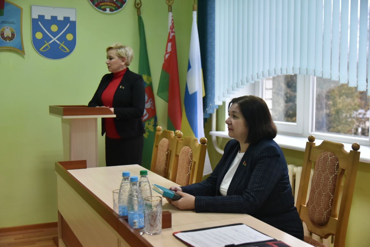 natalya-markovich-vstretilas-s-trudovymi-kollektivami-rayona-i-obsudila-khod-elektoralnoy-kampanii_2