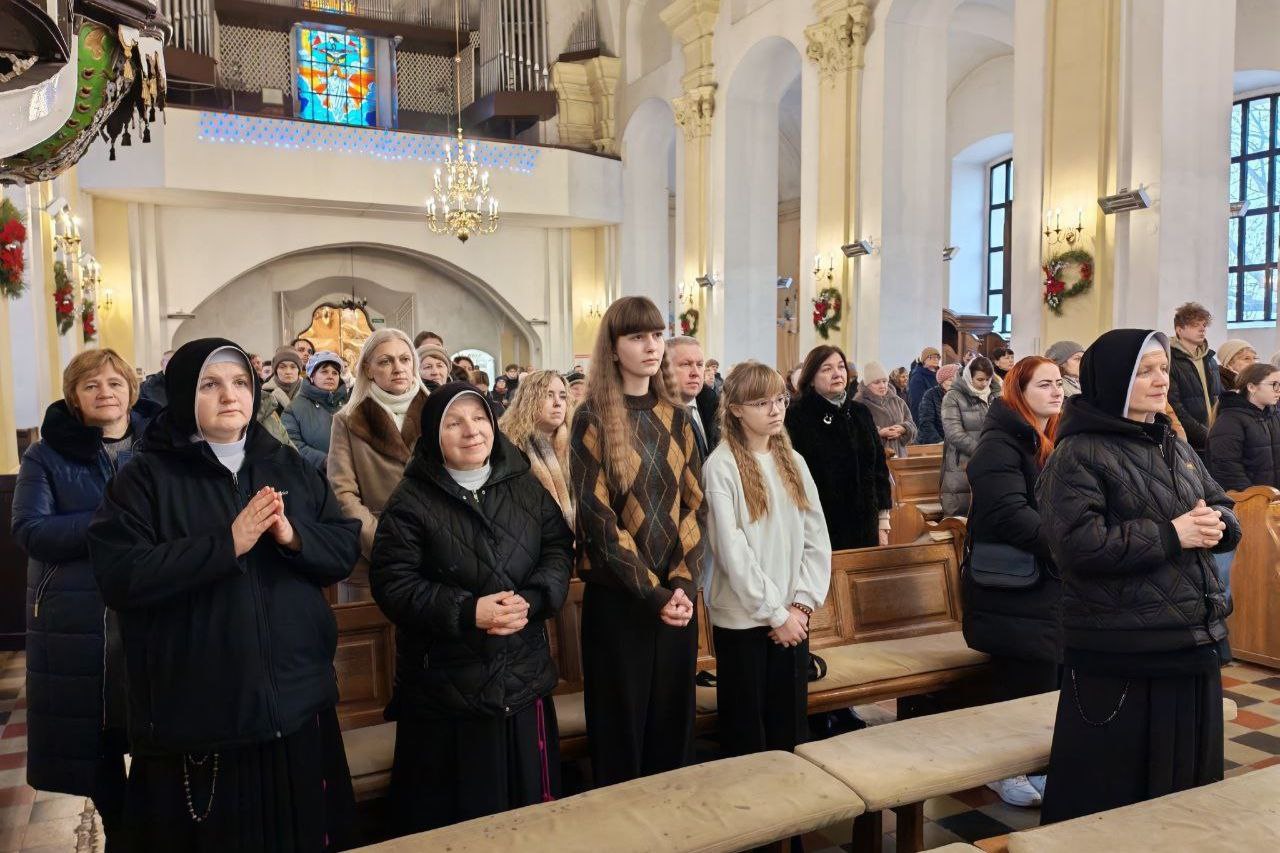 rukovodstvo-glubokskogo-rayona-pozdravilo-glubochan-khristian-katolicheskoy-very-so-svetlym-prazdnik_3