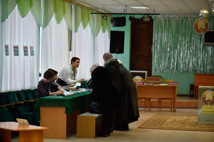 nablyudateli-sng-otsenili-khod-dosrochnogo-golosovaniya-v-glubokskom-rayone_3