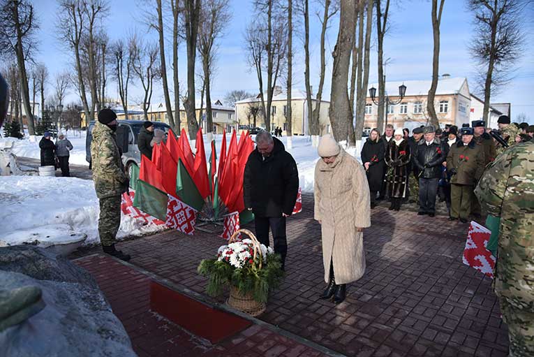 v-glubokom-pochtili-pamyat-voinov-internatsionalistov-_10