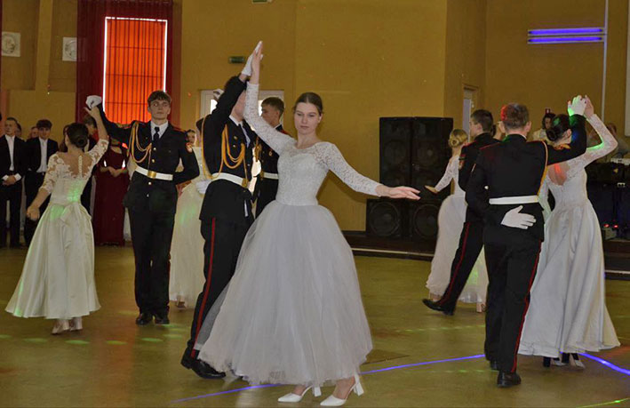 v-glubokom-proshel-traditsionnyy-rozhdestvenskiy-bal_6