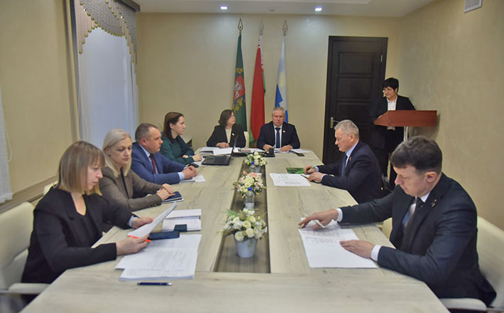 deputaty-glubokskogo-rayona-obsudili-vazhnye-voprosy-razvitiya-regiona_0