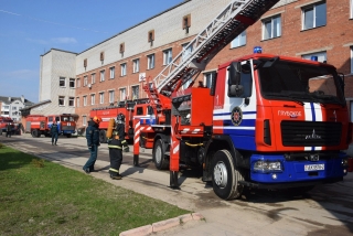 Глубокские спасатели провели учения в здании центральной районной больницы