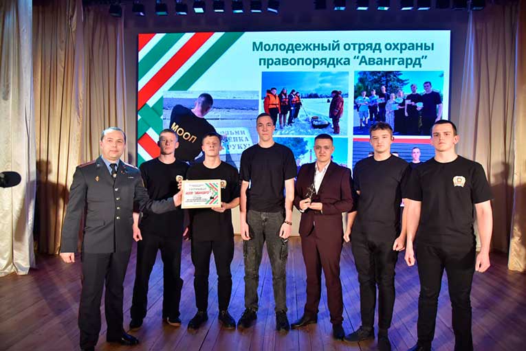 torzhestvennaya-tseremoniya-vrucheniya-molodezhnoy-premii-priznanie-proshla-v-glubokom_11