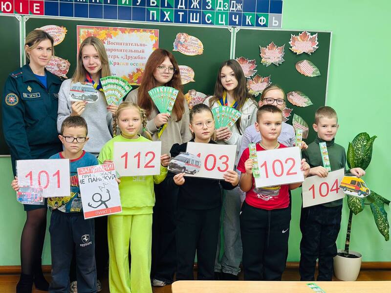 glubokoe-yunye-spasateli-i-rabotniki-mchs-razzhigayut-ogon-znaniy_2