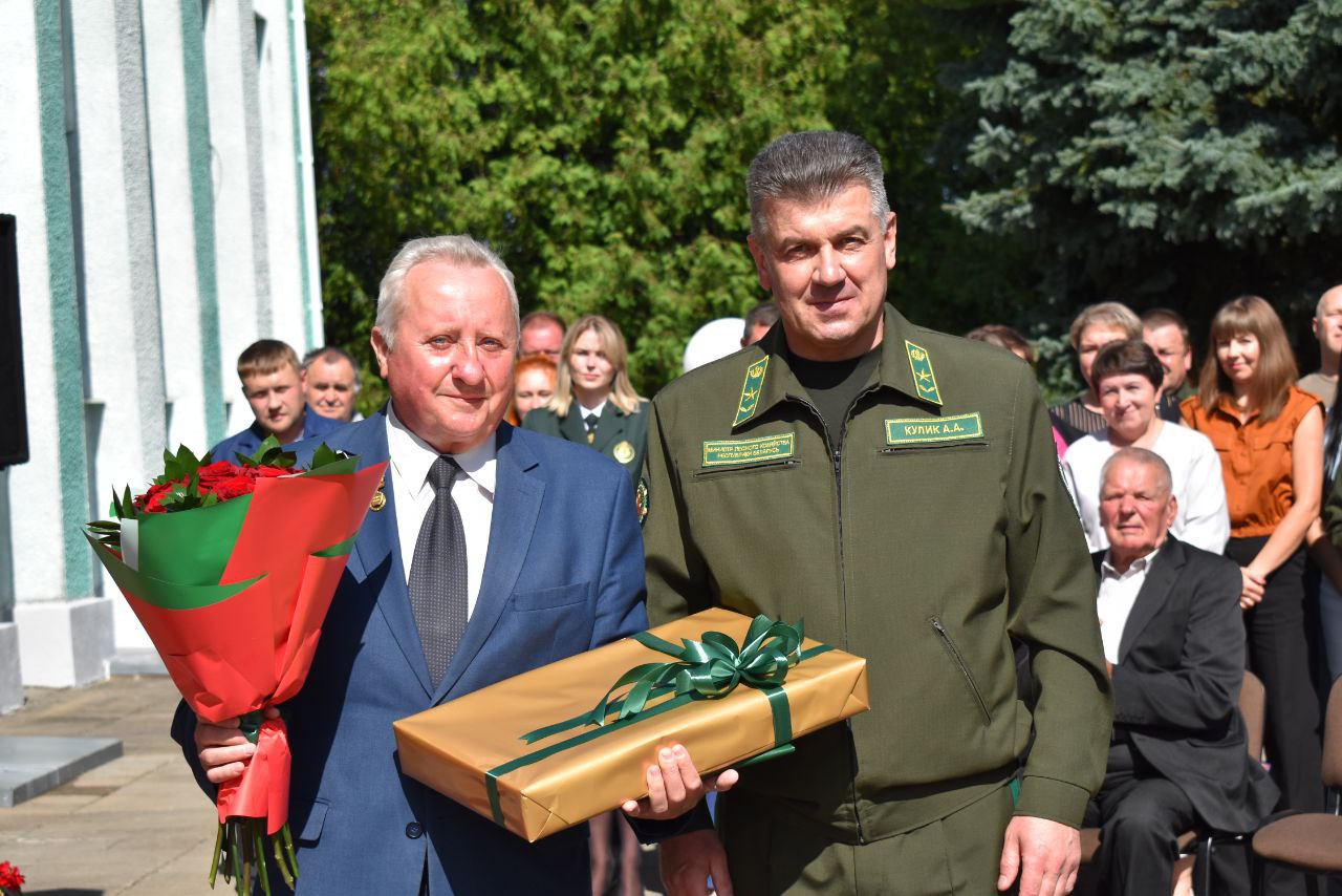 v-glubokom-otkryli-pamyatnuyu-dosku-zasluzhennomu-lesovodu-belarusi_4