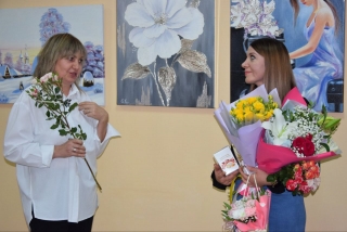 В Центре традиционной культуры и
народного творчества открылась выставка живописи Елены Кобылинской "Я
вижу…Чувствую…Пишу…"