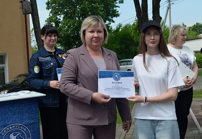 molodezh-glubochchiny-poluchila-putevki-v-trudovoe-leto-2025_4