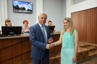 Владимир Андрейченко, Председатель Палаты представителей Национального собрания Республики Беларусь, вручил орден матери Наталье Апетёнок
