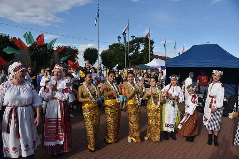 vishnyevyy-festival-v-glubokom-startoval-yarko-_15