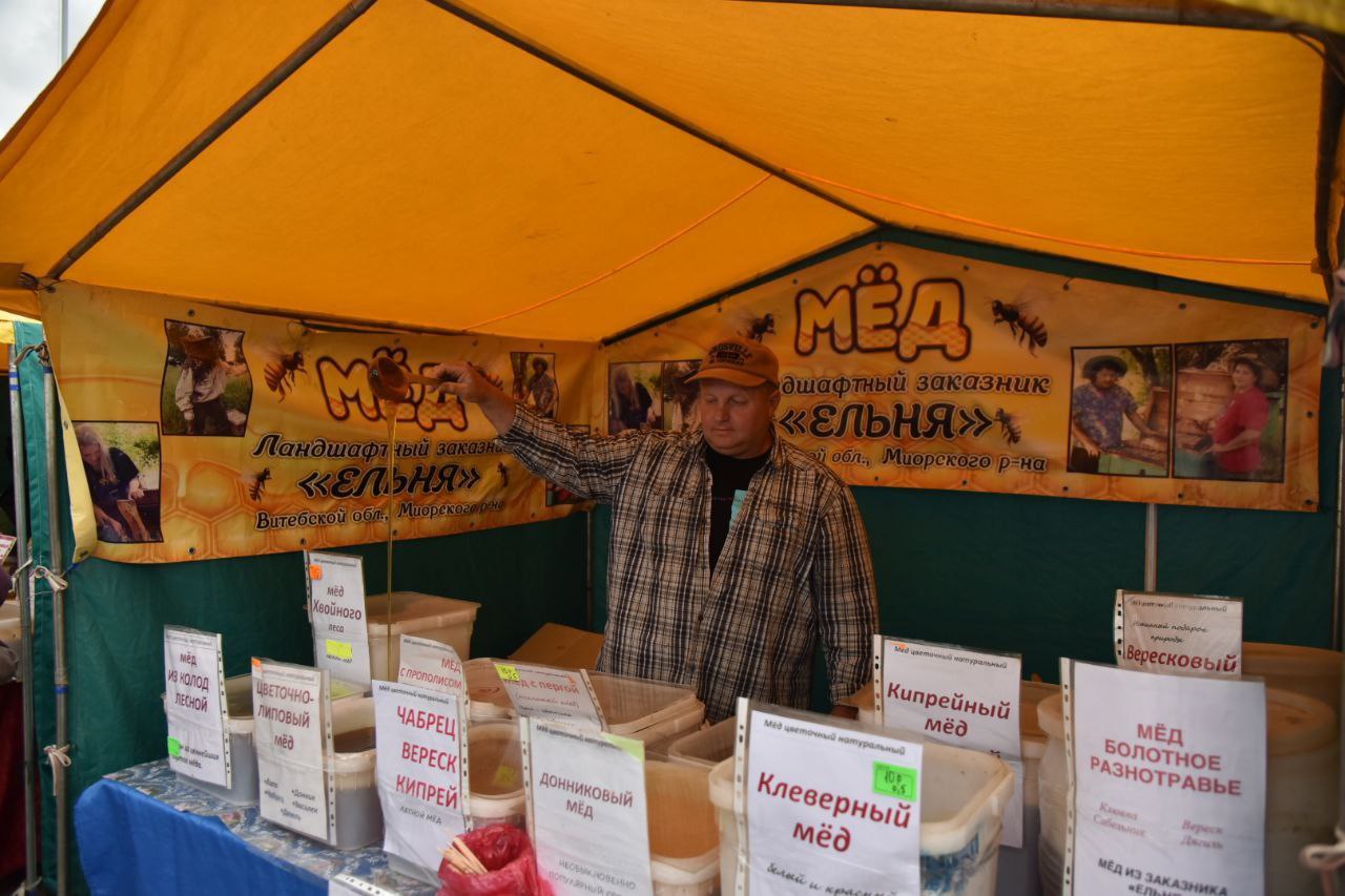 medovyy-fest-sobral-zhiteley-i-gostey-glubochchiny-_2
